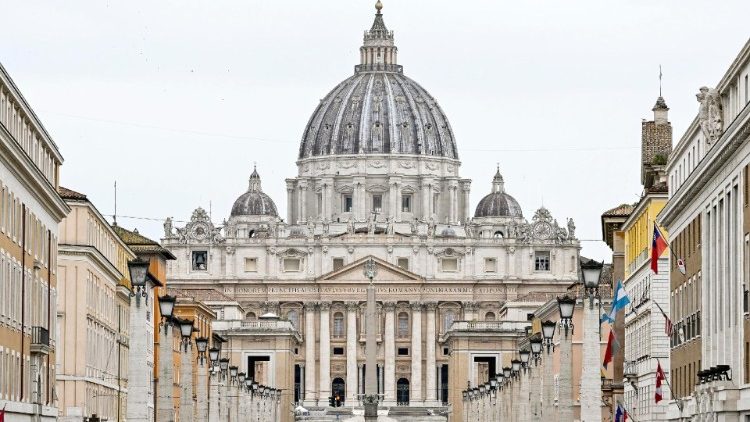 Vaticano: autorizan a bendecir parejas en 'situación irregular' sin equipararlas al matrimonio Vaticano: autorizan a bendecir parejas en 'situación irregular' sin equipararlas al matrimonio