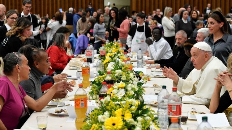 El Vaticano: el Papa almorzará con 1.300 personas y entregará casas a víctimas de la guerra El Vaticano: el Papa almorzará con 1.300 personas y entregará casas a víctimas de la guerra