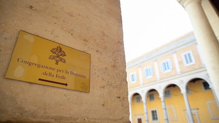 Vaticano: En línea el "Vademecum" sobre los procedimientos por el abuso del clero Vaticano: En línea el "Vademecum" sobre los procedimientos por el abuso del clero