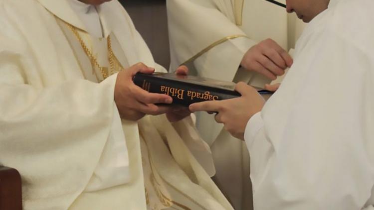 Venado Tuerto: solemnidad de la Asunción de la Virgen y acolitado de un seminarista Venado Tuerto: solemnidad de la Asunción de la Virgen y acolitado de un seminarista