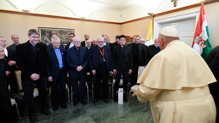 Viejas heridas: el Papa habló con los jesuitas húngaros sobre la Argentina Viejas heridas: el Papa habló con los jesuitas húngaros sobre la Argentina