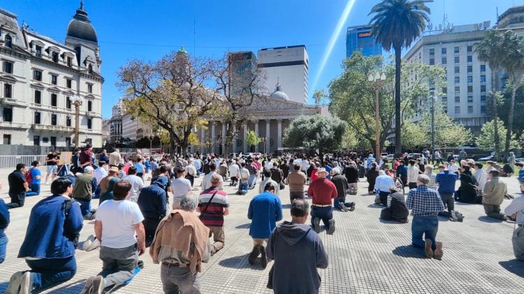 Con renovado fervor se realizó la cuarta edición del Rosario de Hombres Con renovado fervor se realizó la cuarta edición del Rosario de Hombres