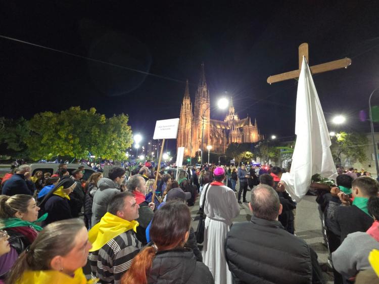 Viernes Santo: Mons. Carrara: 'Nunca dudar del amor de Jesús por cada uno de nosotros'